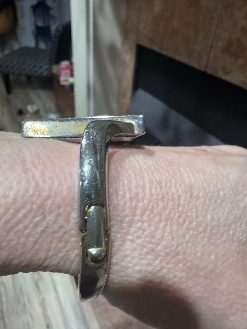 Vintage Bouché Triangle Cuff Watch – Sculptural Gold Statement immagine 3