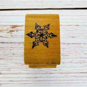 Inkadinkado Timbro In Legno Con Ramo Di Pigna, Per Scrapbooking E Cardmaking, Gomma Di Qualità - 3