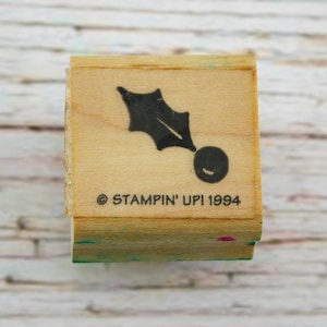 Holly-rubberstempel - Holly Leaf and Berry - Stampin Up Stamp - Minikerststempel op hout gezet