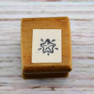 Mini Star Rubber Stamp – Small Shooting Star Craft Stamp for Cards, Scrapbooking, Planners, and Journals – Wood Mounted