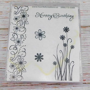 Juego de sellos de goma adhesivos "Feliz cumpleaños" de Heartfelt Creations: borde floral y flores silvestres para crear tarjetas y scrapbooking.