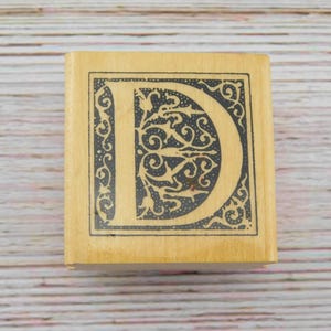Verzierter Buchstabe D Stempel - Monogramm Stempel - Anita's Stempel - Auf Holz montierter Stempel