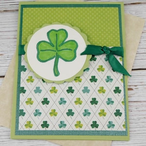 Tarjeta de felicitación del Día de San Patricio hecha a mano – Diseño Lucky Clover
