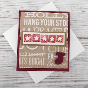 Porte-cartes de Noël rustique - Carte de vœux faite main avec étoiles et bas de Noël - Enveloppe festive kraft et bourgogne