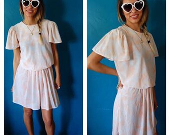 Vintage 70s Peach and Cream Dress - Flutter Sleeve Sun Dress - Size S / M