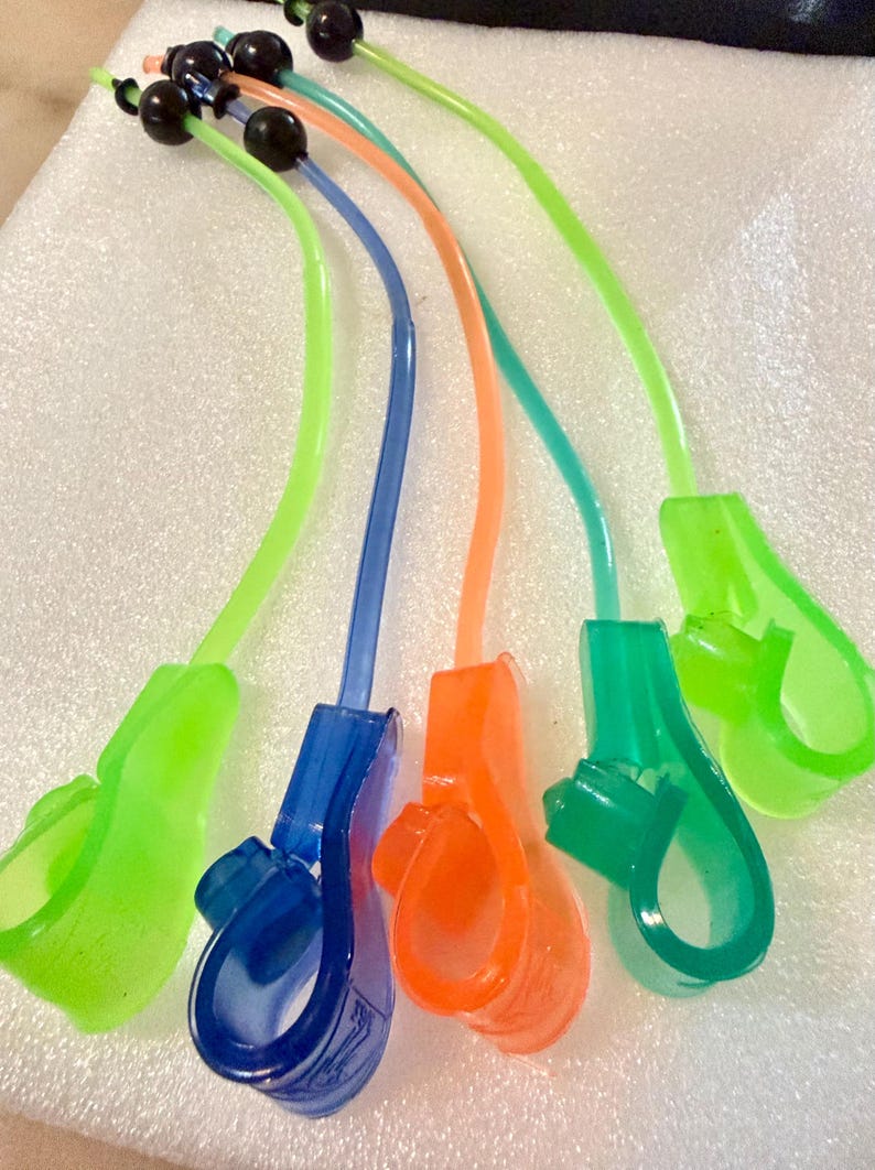 Loop Retainer Cord 6pk Adjustable Tie Plastic Cords for Roosters/6 Pk Calzas Para Gallo De ...