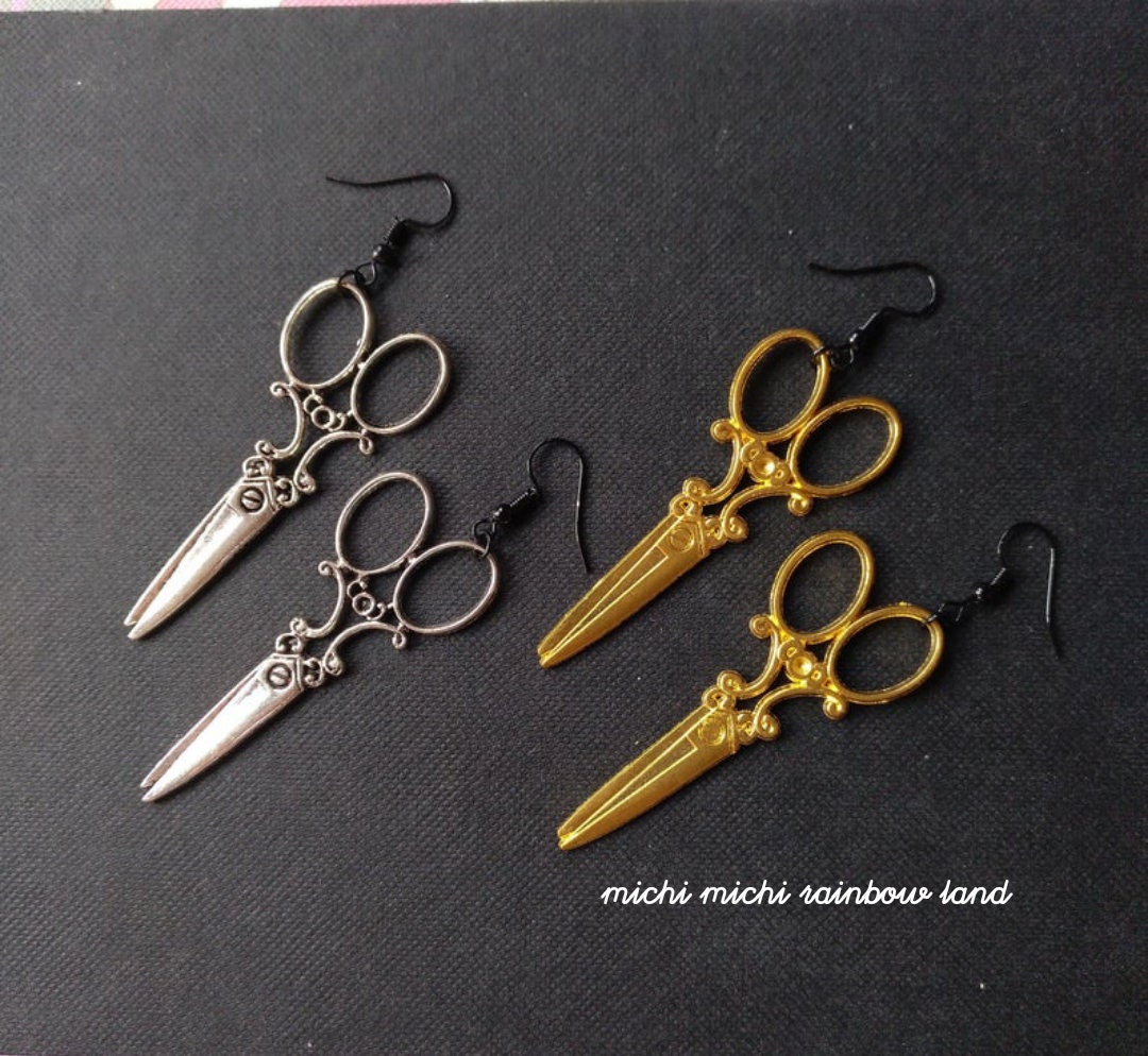 Mini Badge - Pair of Scissors