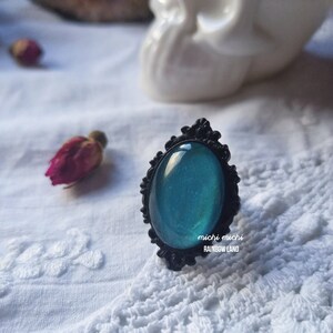 Bague gothique océan turquoise peinte à la main, camée noir, bijou gemme bleu, élément eau, sirène, potion de sorcière, sortilège, fée, romantique image 2