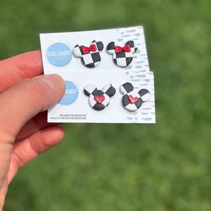 Pendientes de Mickey con diseño de tablero de ajedrez (con lazo o corazones) - Arcilla polimérica