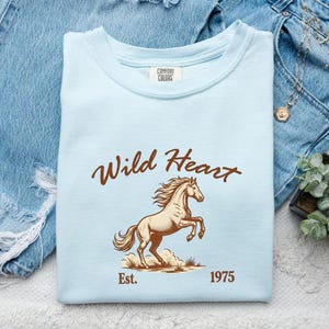 Rearing Horse Shirt Cowgirl Western Gift Women Vintage Tee Horse T-Shirt Rodeo Fan Retro Tshirt Country Graphic Hand Drawn Dust Clouds