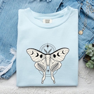 Luna Moth Shirt Boho Chic Stars Gift Women Hand Drawn Tee Actias Luna T-Shirt Bohemian Fan Illustrated Tshirt Celestial Graphic Tribal Moon