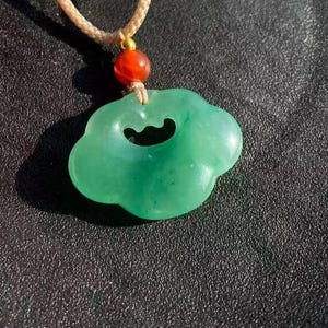 Segensversion, Glücksschloss, verheißungsvoller wolkenförmiger natürlicher grüner Jadeanhänger, A-Klasse, Amuletthalskette