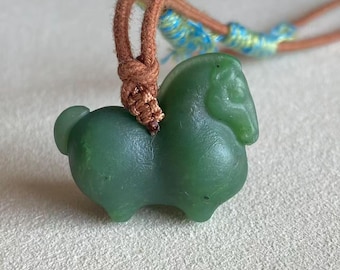 Collar con colgante de caballo de jade canadiense tallado, mini escultura con forma de caballo, juguete de meditación.