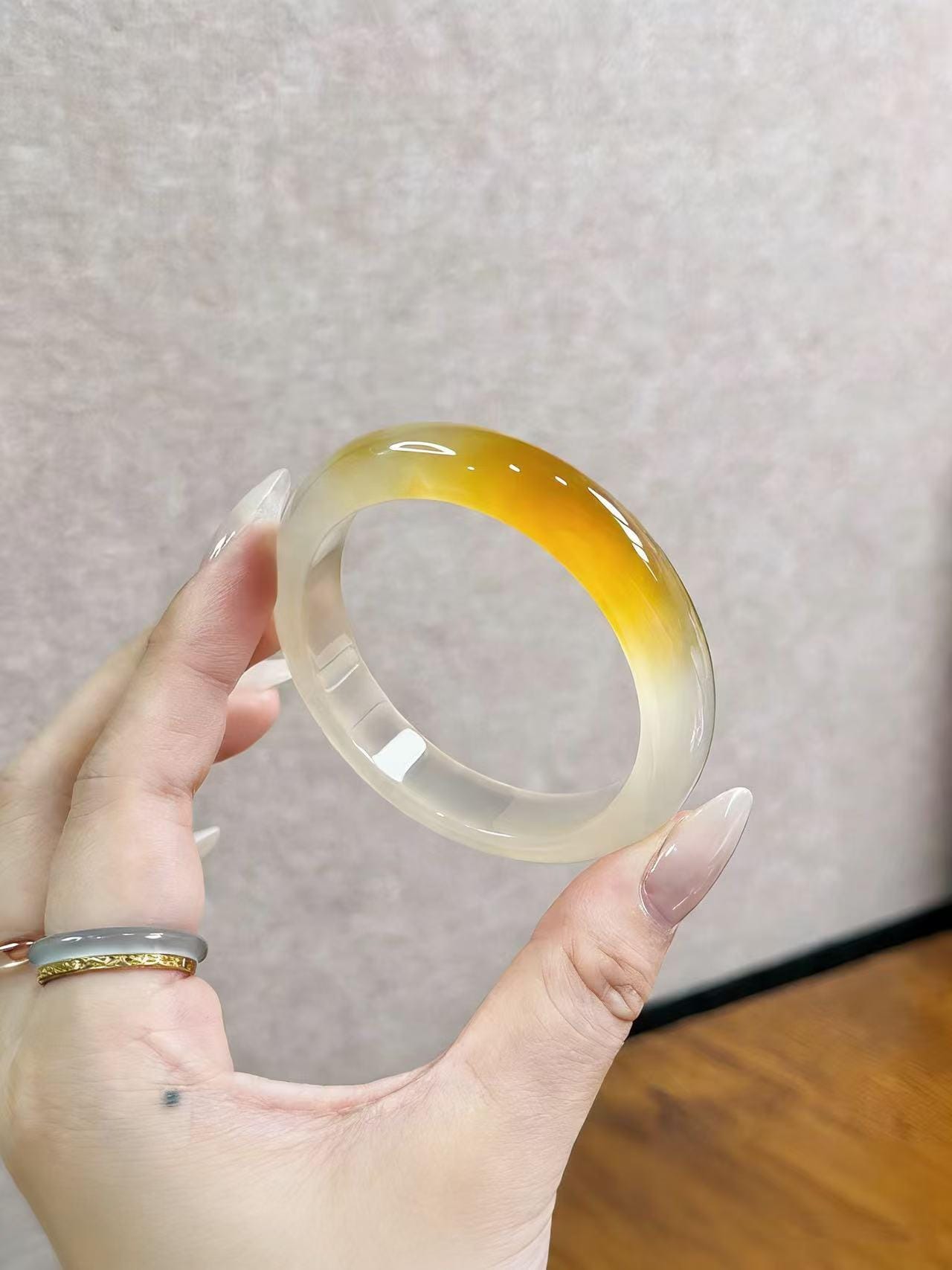 High-quality Natural Yellow Agate Bracelet for Women. Ice-translucent…