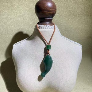魚の翡翠ペンダント - Etsy 日本