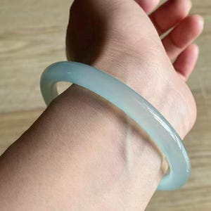 Elegant 8MM Natural High-Temperature Blue Agate Bracelet - A Modern, Slender Ring-Shaped Jade Gift for Her" image 8