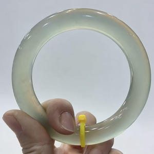 Brazalete de jade nefrita natural de grado hielo – translúcido