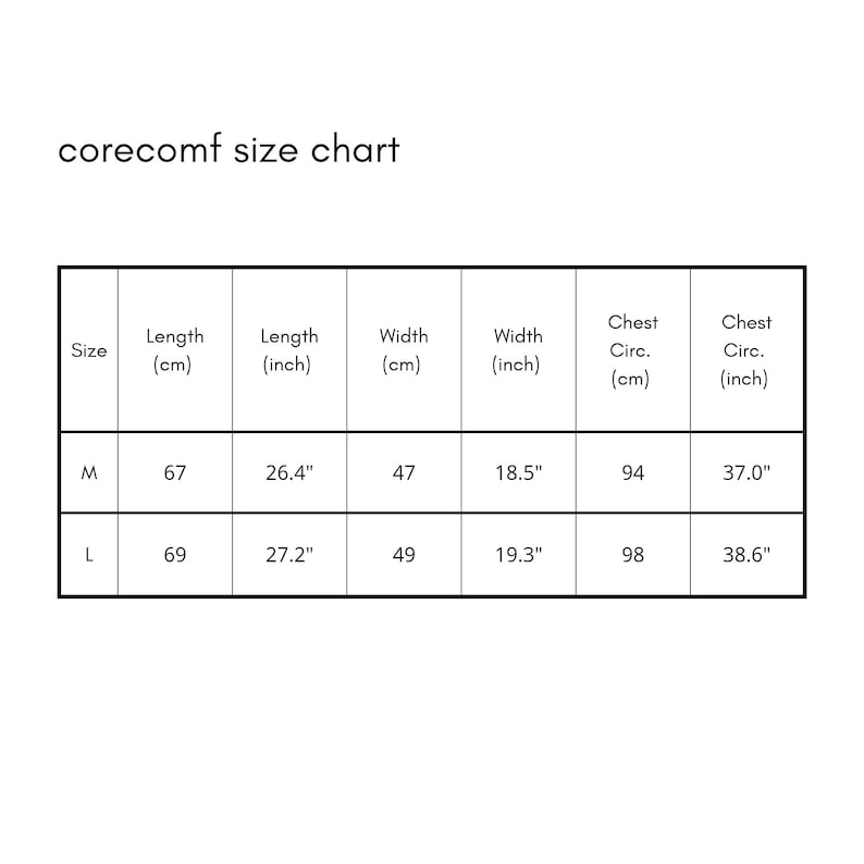 Puede incluir: Una tabla de tallas blanca con texto negro, etiquetada como "corecomf size chart". La tabla incluye medidas para las tallas M y L, con largo en cm y pulgadas, ancho en cm y pulgadas, y circunferencia del pecho en cm y pulgadas.