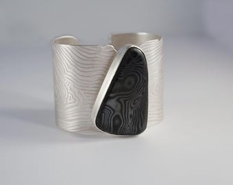 Brazalete Pathways de plata de ley y psilomelano