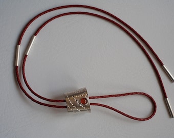 Pequeño juego de corbata bolo de plata de ley con cornalina