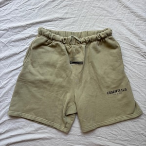 Pantalones cortos color crema Fear of God Essentials, talla L