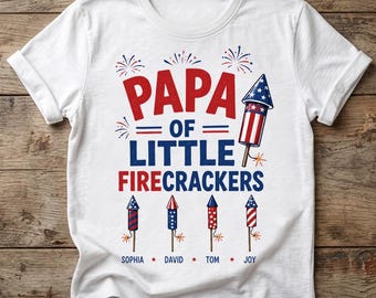 Kundenspezifisches Papa der kleinen Feuerwerkskörper-Hemd | Personalisiertes 4. Juli Dad Tee | Fourth Of Jully Kinder Name Shirt | Vatertagsgeschenk