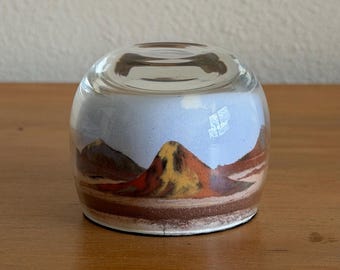 Pisapapeles de vidrio con arte en arena vintage – Paisaje desértico del suroeste – Norte de Arizona