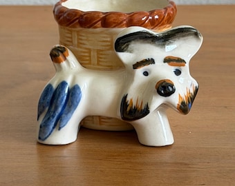 Maceta o soporte para palillos de dientes con forma de perro Scottie, de la época de la ocupación japonesa.