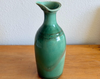 Jarra de cerámica vintage de estudio MCM – Esmalte en verde espuma de mar y verde esmeralda – Firmada