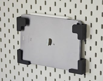 Universal Tablet Wandhalterung für IKEA Skadis - Verstellbare iPad Halter, Minimalistische Schreibtisch Einrichtung, 4-teilige Skadis Zubehör