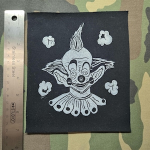 Killer Klown Popcorn Patch – Handgedruckter Linolschnitt