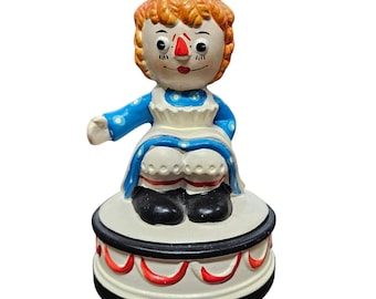 Vintage Artmark Raggedy Ann Chalkware-speldosa spelar "Denne gamle mannen"