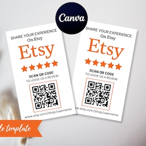 Op de afbeelding: Twee witte kaarten met oranje tekst en sterren die Etsy-beoordelingen promoten. De kaarten zeggen "Deel uw ervaring op Etsy" en "Scan QR-code om een recensie achter te laten". Een QR-code en de winkel-URL zijn ook opgenomen.