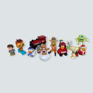 Assorted small vintage toys
