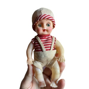 Baby Doll vintage in celluloide da 5,5&quot; con occhi blu per dormire snodati, realizzata a Hong Kong