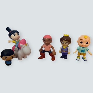 Lot of small toys/figurines