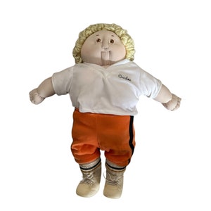 Alle Fabric Cabbage Aufnäher Kinderpuppe, signiert Anne MacBride auf dem Hintern