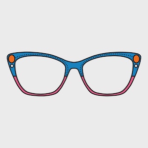 Może przedstawiać: Okulary w stylu kociego oka z niebieską górną oprawką i różową dolną oprawką. Niebieska oprawka ma małe czarne kropki wzdłuż górnej krawędzi i pomarańczowe kółka na zewnętrznych rogach. Soczewki są przezroczyste.