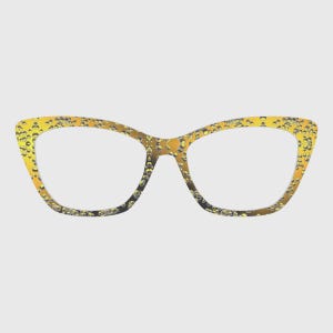 Puede incluir: Gafas doradas de ojo de gato con un patrón de burbujas. Las monturas pasan del dorado a un tono más oscuro cerca de las lentes. Las gafas tienen un diseño retro y elegante.