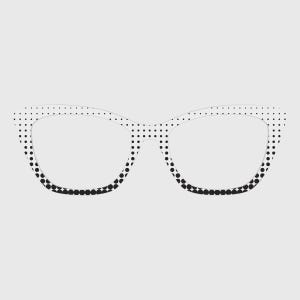 Pode incluir: Óculos com armação branca em formato de olho de gato. As armações são decoradas com um padrão de pontos pretos, com maior concentração nas bordas inferiores. As lentes são transparentes e os óculos estão sobre um fundo cinza claro.