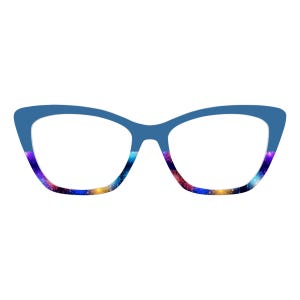 Puede incluir: Gafas de ojo de gato azules con un colorido patrón similar a una galaxia en la parte inferior de las monturas. Las gafas tienen una forma clásica y un diseño moderno y artístico. Las monturas son de color azul claro liso.