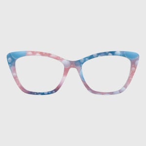 Puede incluir: Gafas de estilo ojo de gato con un diseño degradado en tonos rosa y azul. Las monturas presentan un patrón de burbujas blancas y celeste claro. Las lentes son transparentes y las gafas están sobre un fondo neutro.