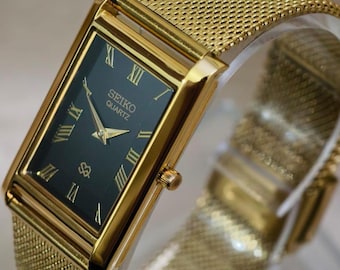 Vintage Seiko Slim Tank Quarts stainless steel gold watch with black dial Wrist Watch