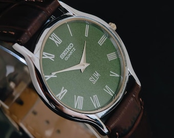 Vintage Seiko Slim Quartz green  Dial circular silver tone case Wrist Watch