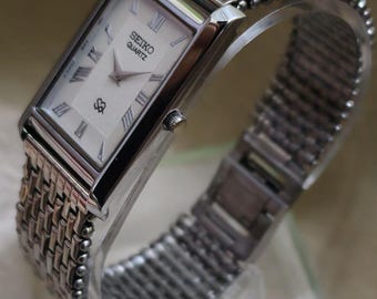 Vintage Seiko Slim Tank Watch white Dial silver tone Rectangular Case classic elegance watch
