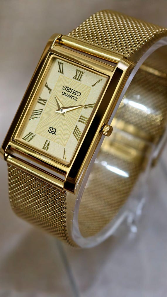 Vintage Seiko Rectangular Quartz Watch With Gold Mesh  display picture 3