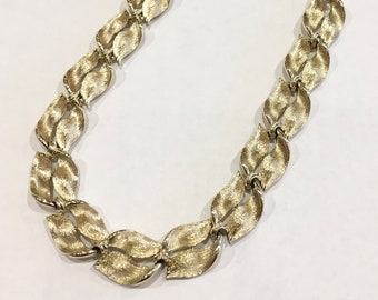 Lisner Shiny Gold Tone Textured Leafy Choker Necklace Vintage Costume Designer