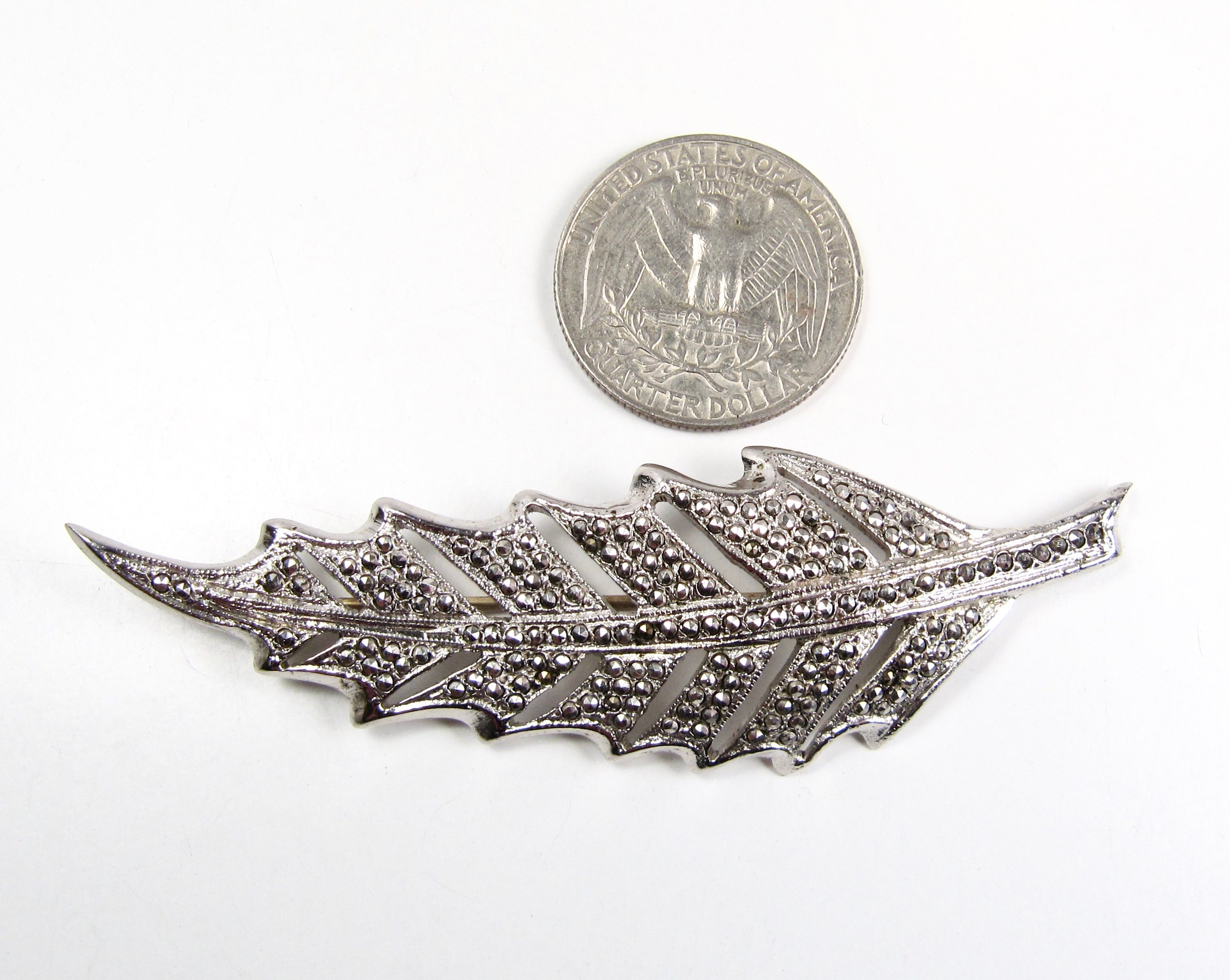 Broche Feuille Rhodium Argent Avec Marcassite - Style Vintage - Accessoire élégant