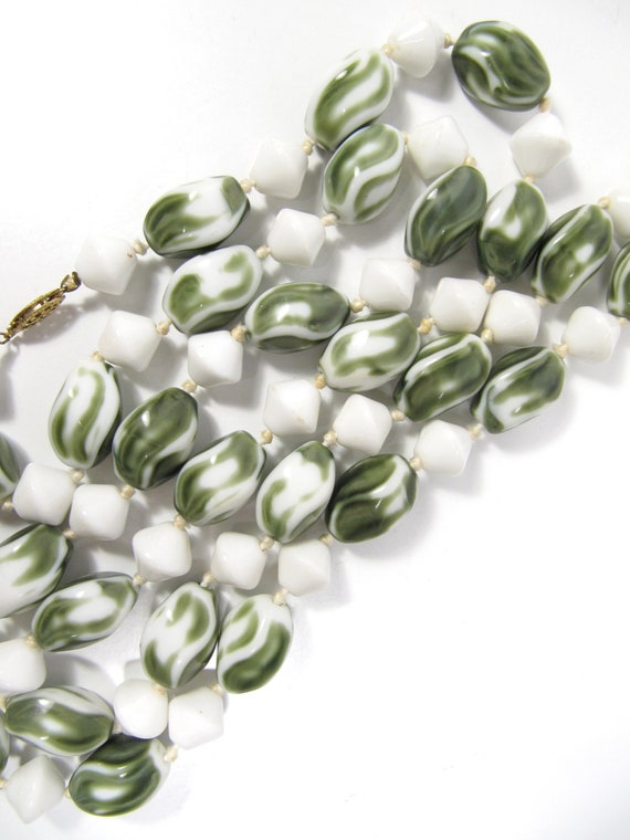 Milk Glass & Green White Bead Gold Filled Clasp N… - image 4