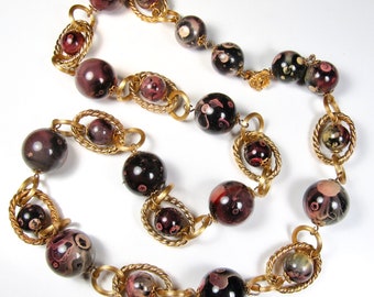 Vintage Marbled Mauve Brown Plastic Agate Bead Necklace w Gold Rings Rose Clasp